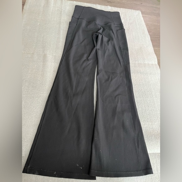 [S]Athleta Women's Black Salutation Stash Rib Flare Pants EUC Pockets - Picture 7 of 9